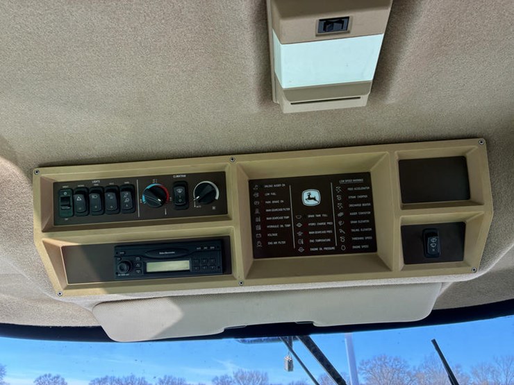 2005-john-deere-9660-sts-image-104