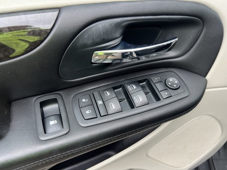 2012-dodge-grand-caravan-image-29