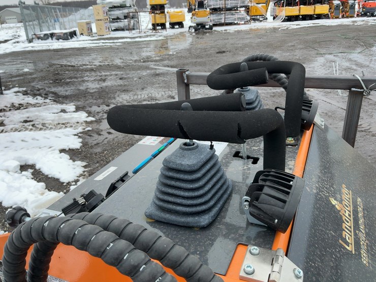 #1014-•-unused-landhero-lhr‑me380x1-mini-skid-steer-loader-image-15