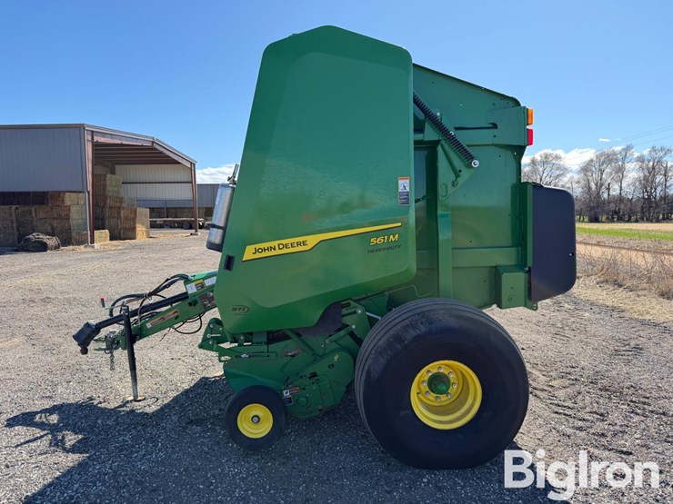 2024-john-deere-561m-image-8