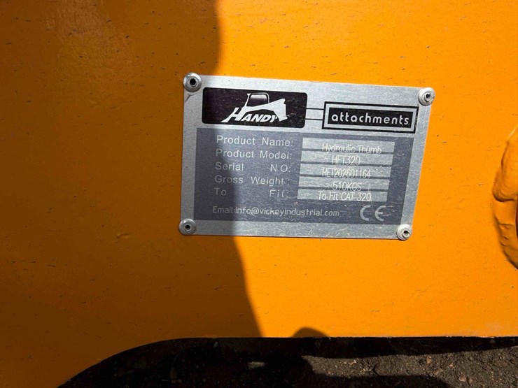 caterpillar-320-image-12