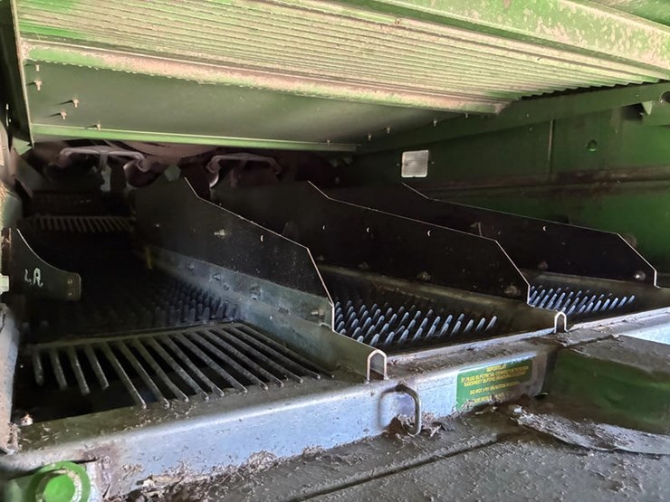 2005-john-deere-9660-sts-image-40