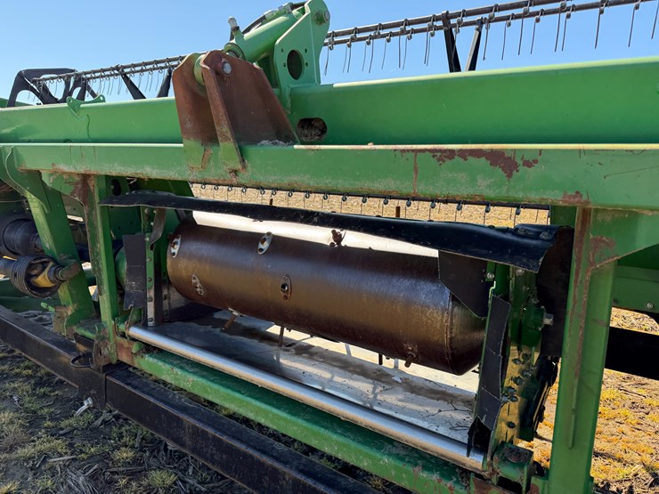 2013-john-deere-630d-image-12