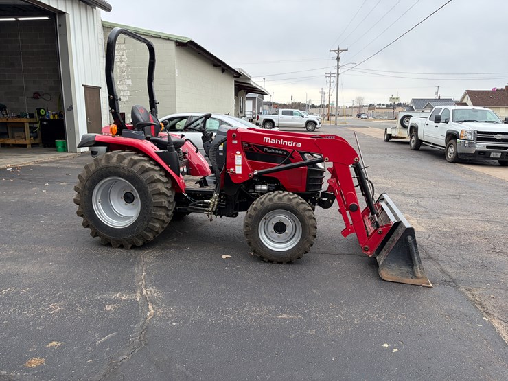#1022-•-mahindra-2638-tractor-with-loader-(eau-claire,-wi)-image-3
