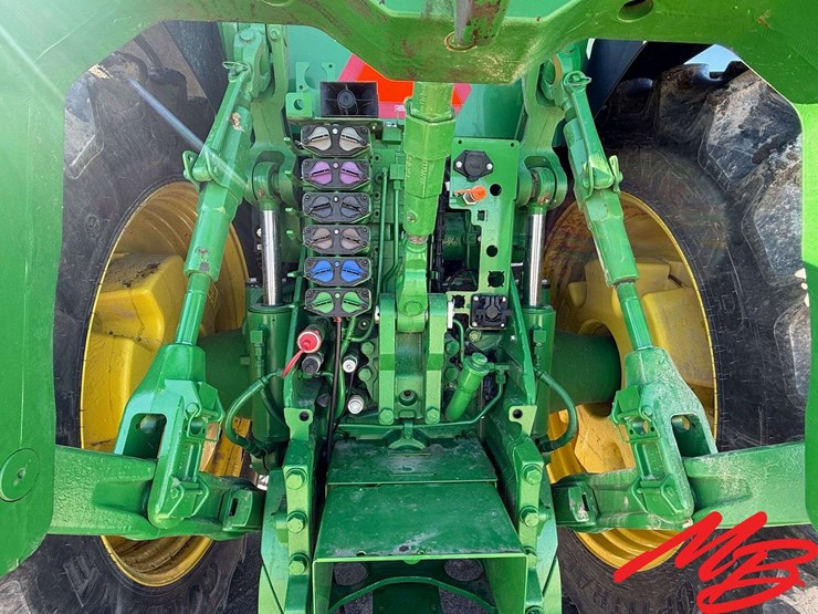 2023-john-deere-8r-370-image-10