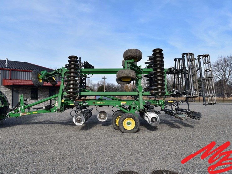 2019-john-deere-2660vt-image-3