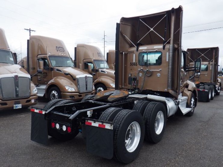 2022-kenworth-t680-image-10