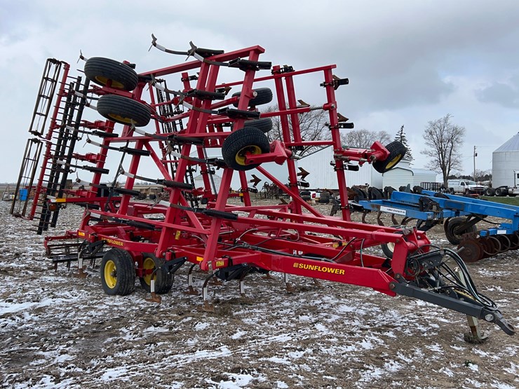 28.5'-sunflower-5035-field-cultivator-image-2