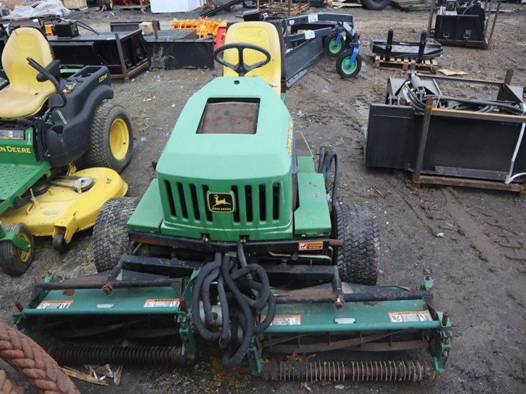 john-deere-golf-course-mower-image-3