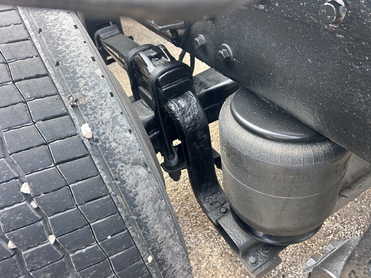 2000-peterbilt-379-image-33