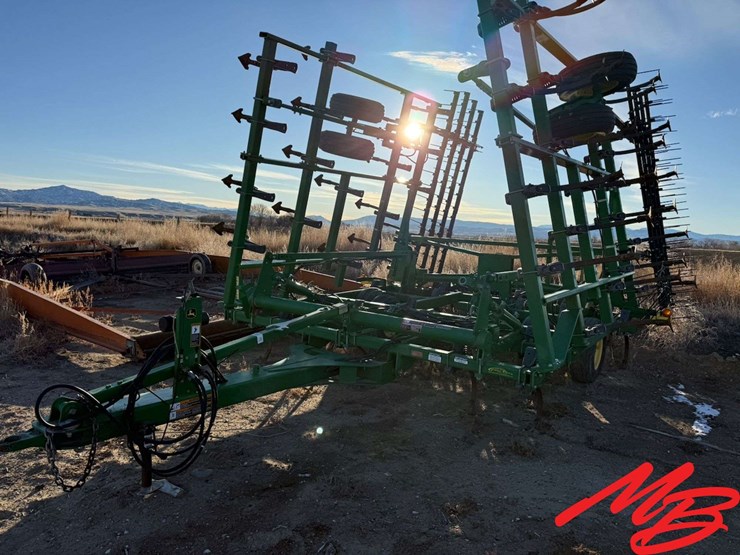 john-deere-32-image-3