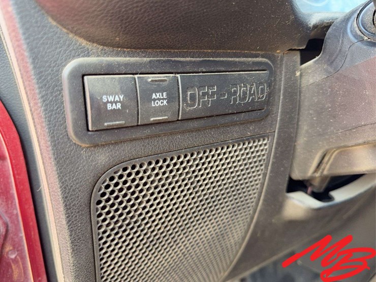 2012-jeep-wrangler-image-28