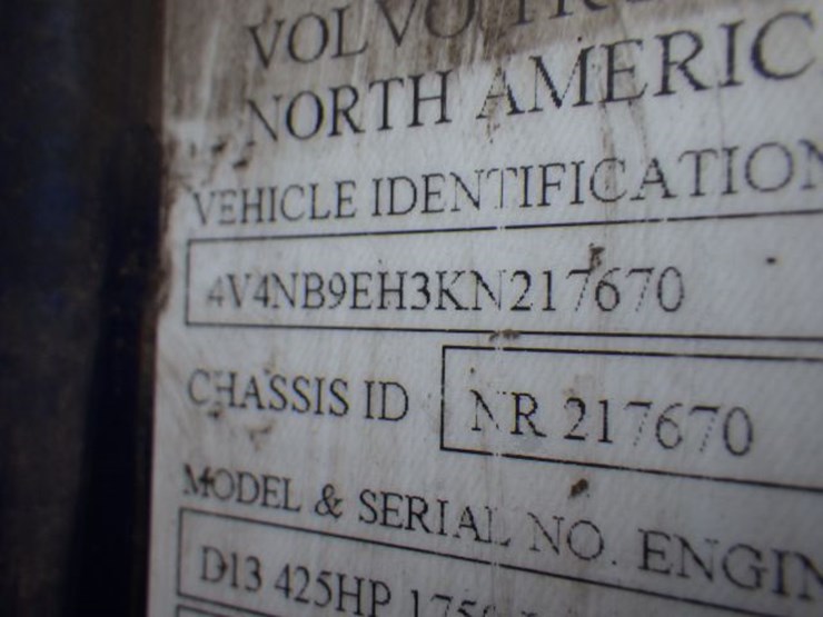 2019-volvo-vnl300-image-22