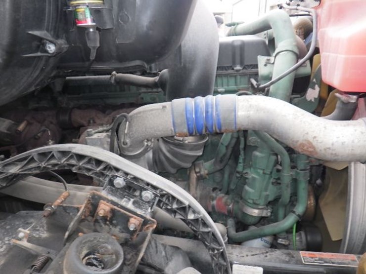 2017-volvo-vnl300-image-25