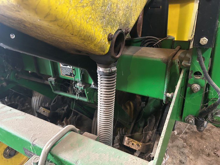john-deere-1750-image-21