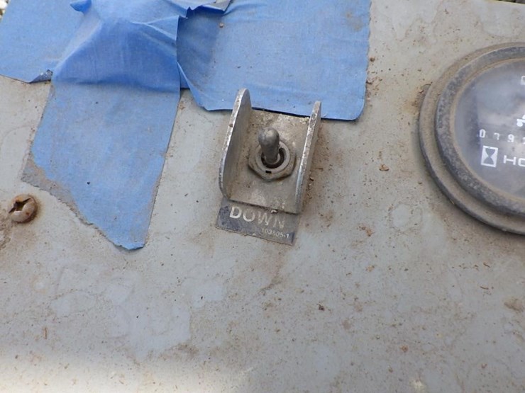 1997-skyjack-sj-3220-scissor-lift-image-16