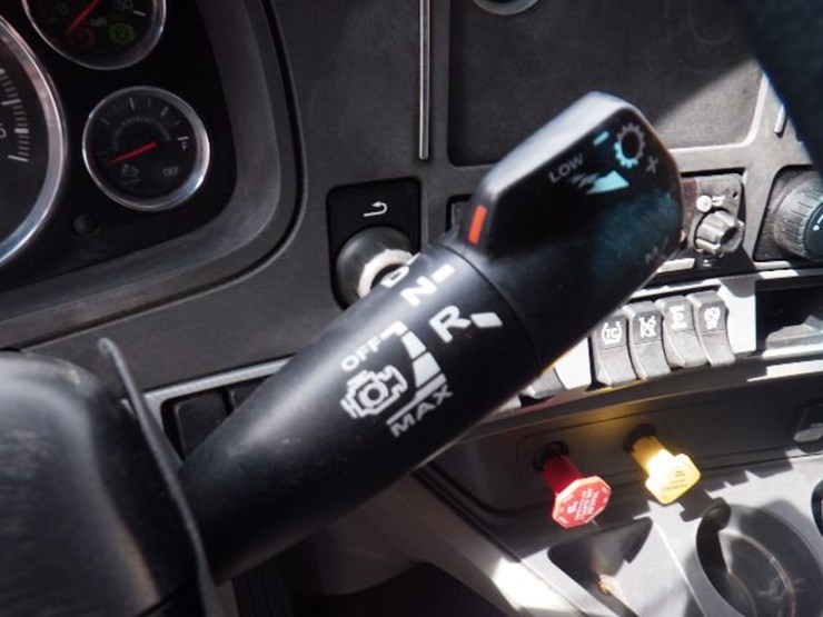 2022-kenworth-t680-image-18