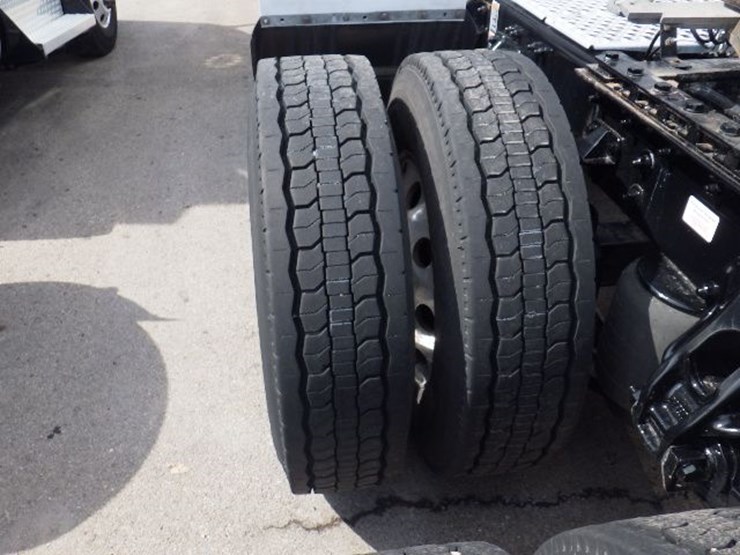 2024-kenworth-t680-image-15