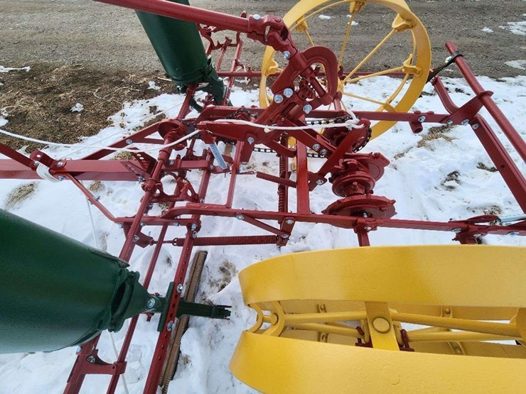 case-two-row-corn-planter-image-11