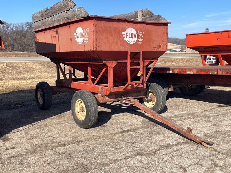 #1092-•-e-z-flow-gravity-box-on-running-gear-image-2