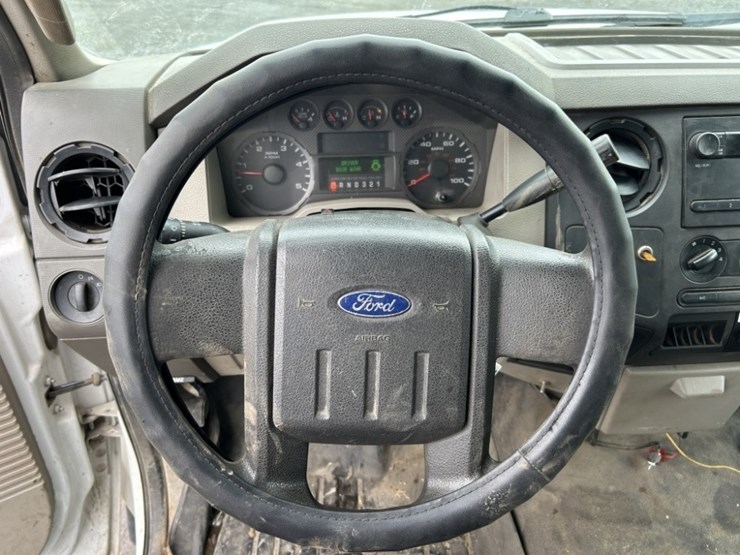 2010-ford-f550-xl-sd-image-29