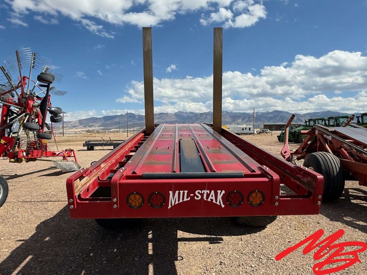 mil-stak-pt/2016-large-bale-stacker-image-3