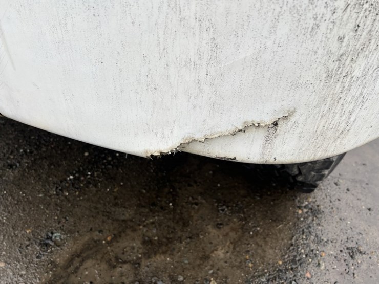 2004-peterbilt-330-image-13