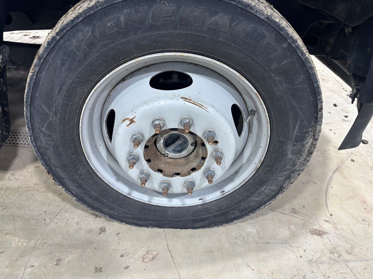 2022-ford-f550-sd-image-94