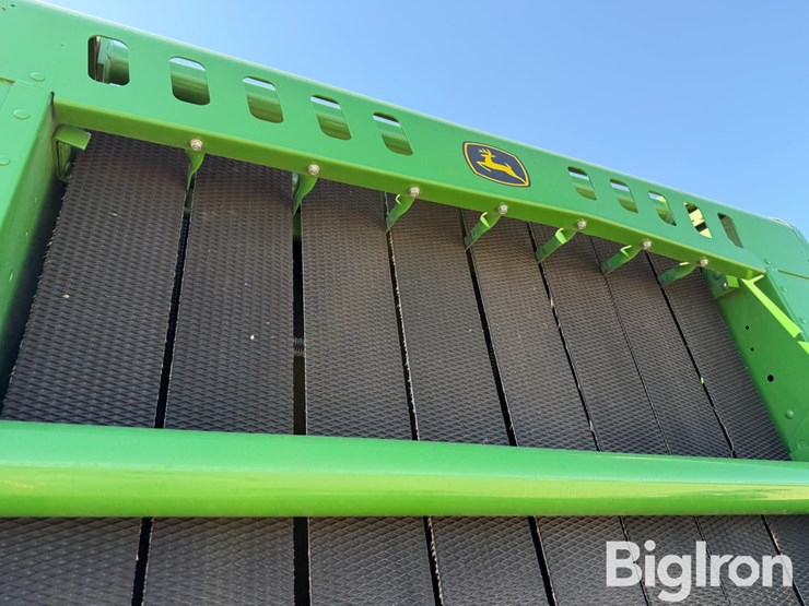 2022-john-deere-560m-image-16