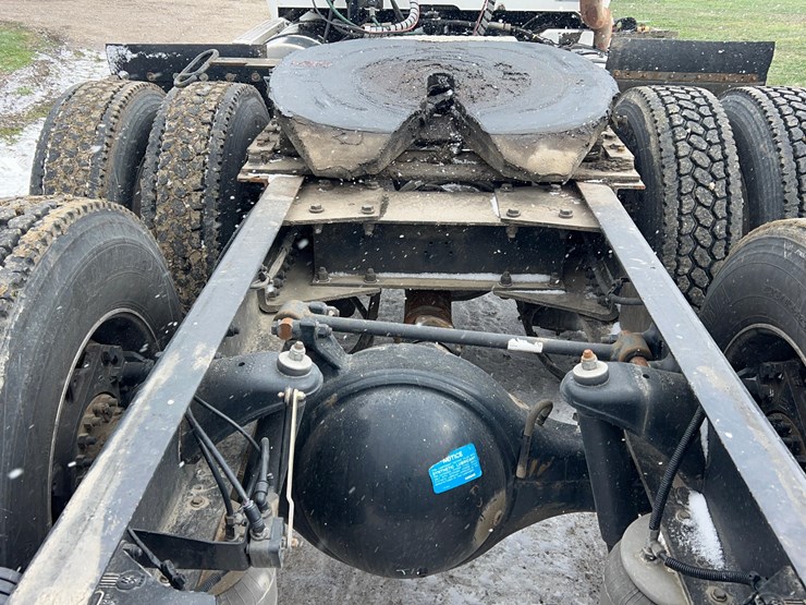 2017-kenworth-t680-image-36