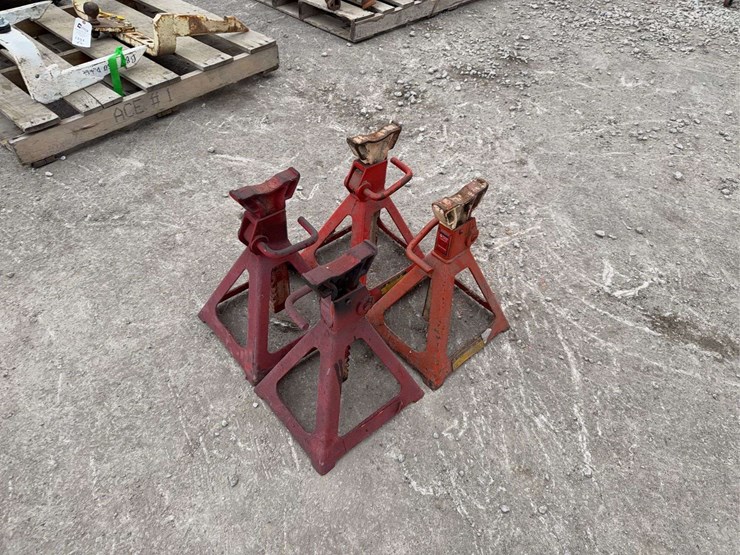 group-of-four-adjustable-red-jack-stands-image-3