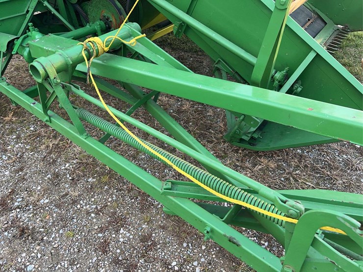 john-deere-no.-12a-pull-type-combine-image-13