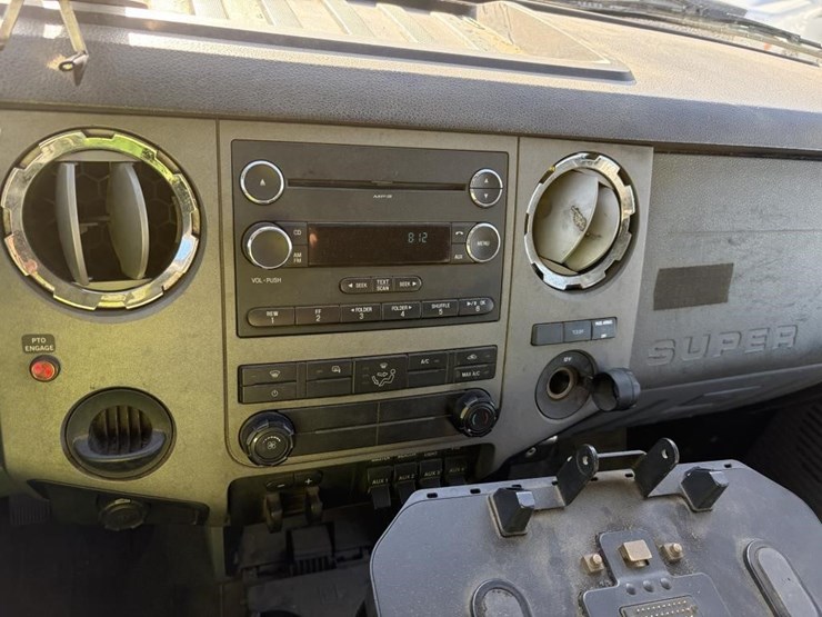 2011-ford-f550-xlt-image-16
