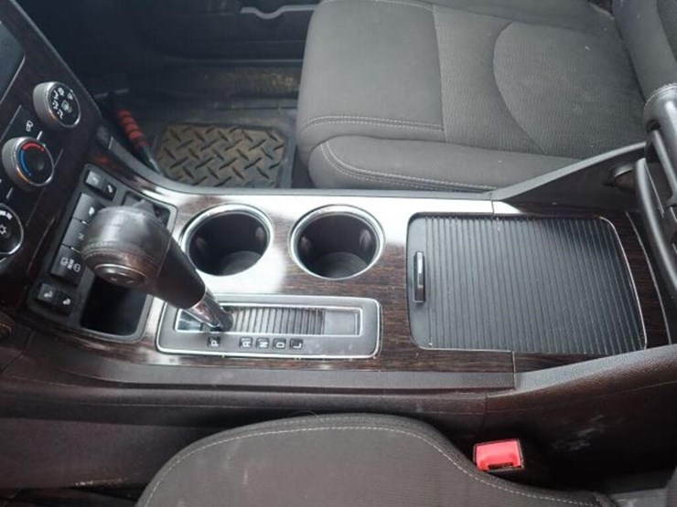 2015-chevrolet-traverse-image-28