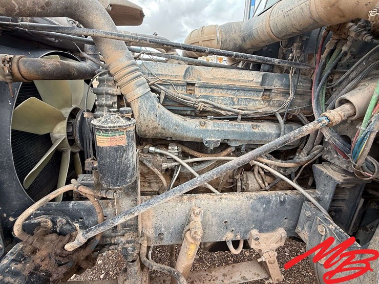 1999-freightliner-fld120-image-9