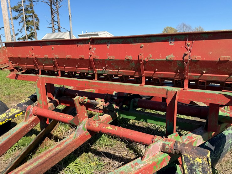 #42473-•-levee-squeeze-w/seeder-109-image-46