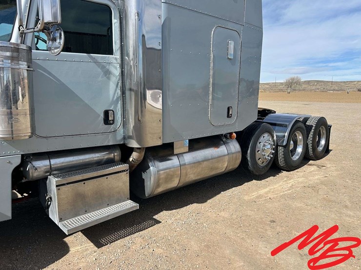 2007-peterbilt-379-image-4