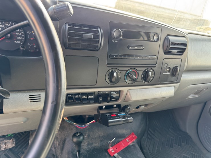 2005-ford-f350-xl-image-29