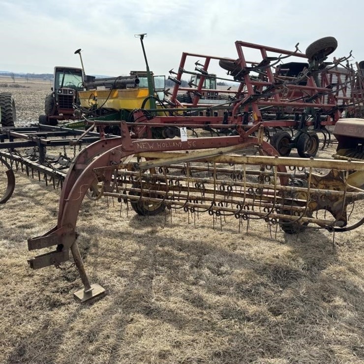 NEW HOLLAND 56