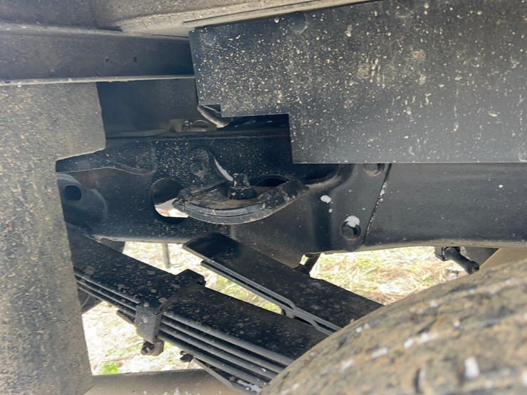 2011-chevrolet-3500hd-image-23