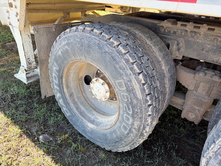 #42453-•-1996-freightliner-daycab-truck-tractor-vin:-1fupdcxb8th744360-image-11