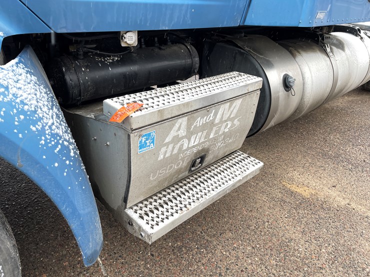 2019-peterbilt-579-image-35