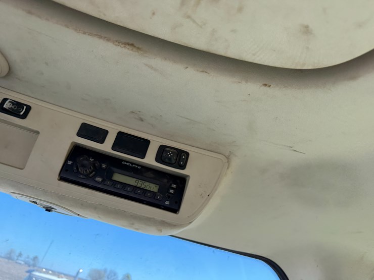 2010-john-deere-8270r-image-69