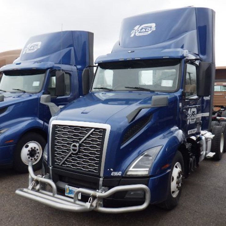 2019 VOLVO VNL300