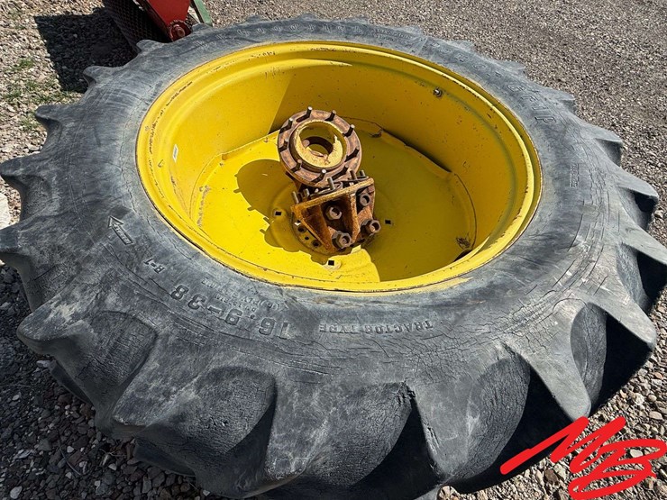 john-deere-4240-image-1