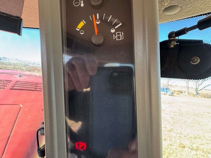 2014-case-ih-400-image-22