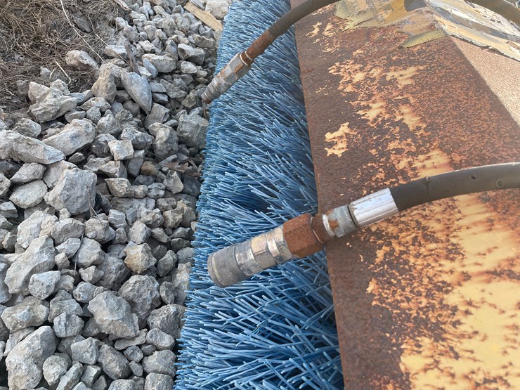 #6099-•-universal-mount-6'-mb-sweeper-image-8