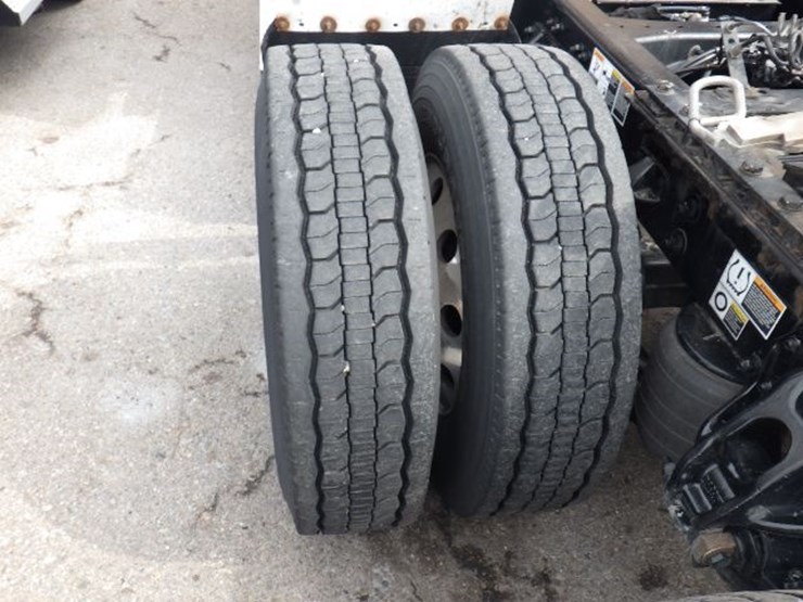 2022-kenworth-t680-image-14