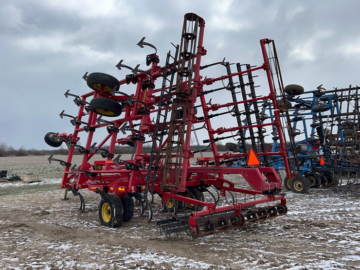 28.5'-sunflower-5035-field-cultivator-image-10