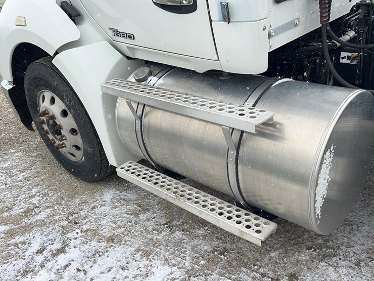 2017-kenworth-t680-image-49